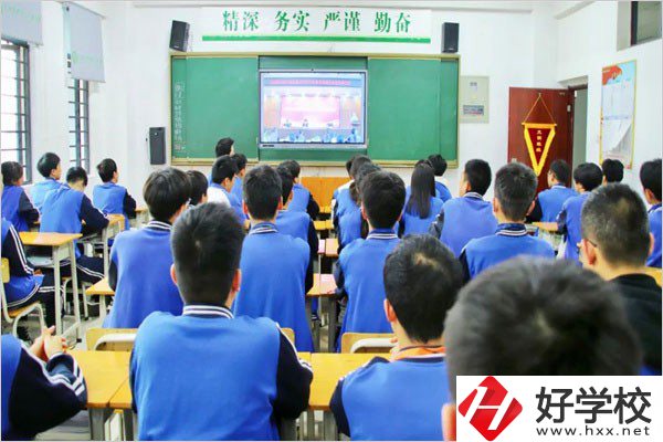 長沙華中涉外職業(yè)高中的商務(wù)日語專業(yè)怎么樣？學(xué)費貴嗎？