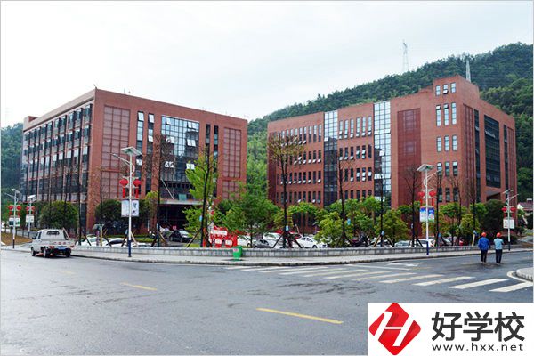 安化縣職業(yè)中專學(xué)校資助體系怎么樣？學(xué)校建設(shè)怎么樣？