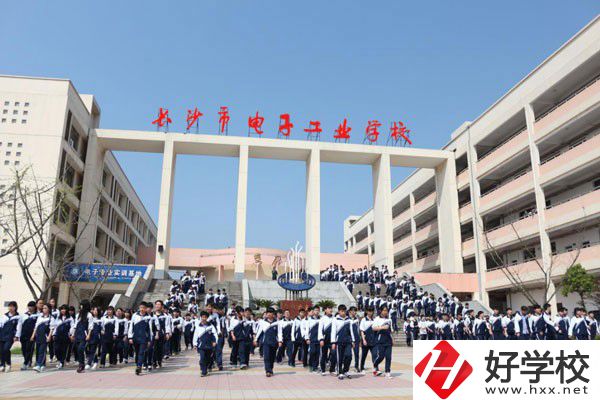 長(zhǎng)沙市電子工業(yè)學(xué)校大門