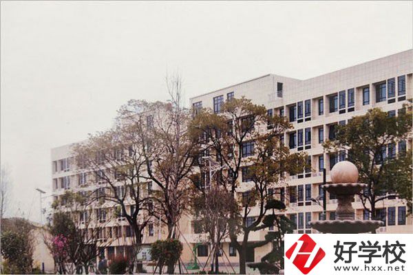 岳陽市江南通信職業(yè)技術學校實訓樓