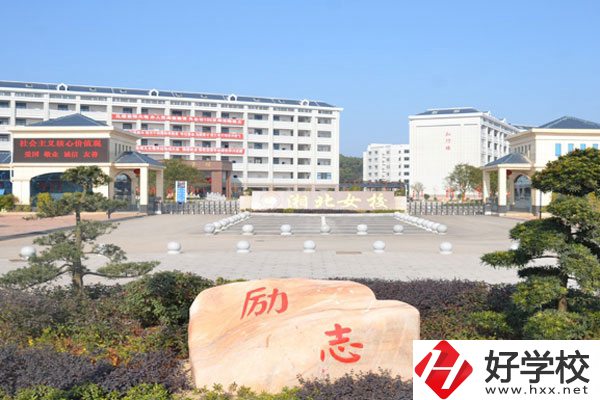 想在岳陽(yáng)市讀旅游服務(wù)與管理專業(yè)，推薦這所中專學(xué)校