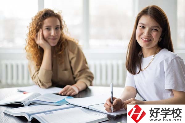 醴陵市陶瓷煙花職業(yè)技術學校（醴陵市陶瓷煙花職業(yè)技術學校待遇）